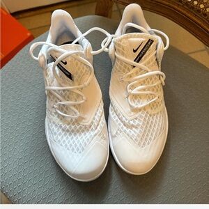 Nike sneakers Nike white Air Zoom Hypercourt trainers
Perfect for volleyball!